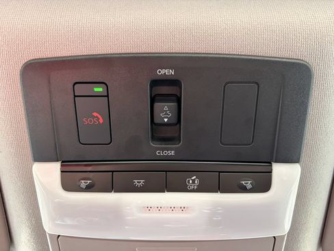 Used 2023 Nissan Sentra SR w/ SR Premium Package FWD image 25