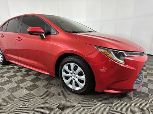 Used 2020 Toyota Corolla LE FWD image 2