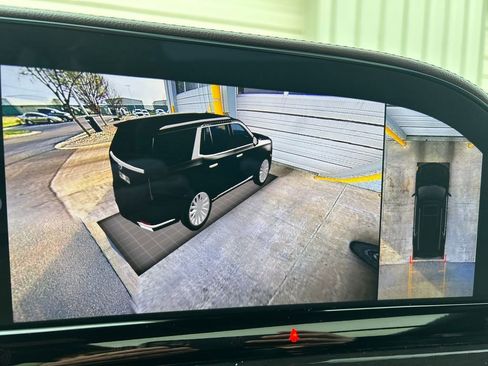 Used 2023 Cadillac Escalade Sport Platinum w/ LPO, ONYX Package image 34