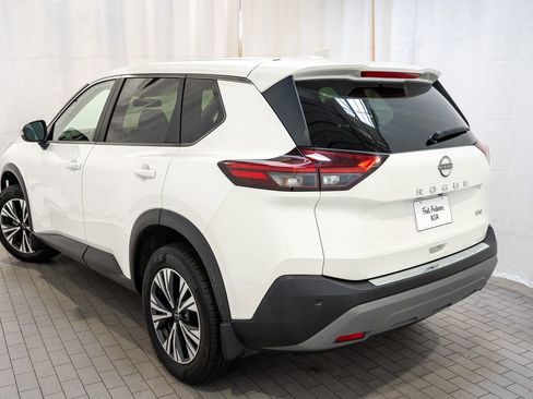 Used 2023 Nissan Rogue SV image 4