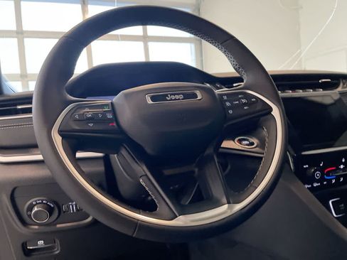 Used 2024 Jeep Grand Cherokee L Altitude AWD/4WD image 14