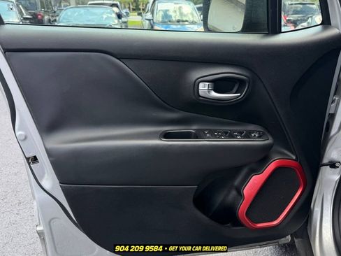 Used 2017 Jeep Renegade Trailhawk AWD/4WD image 21