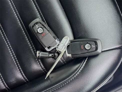 Used 2024 Ford Edge SEL image 32