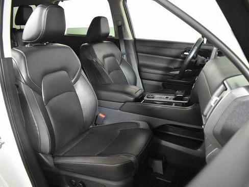 Certified 2024 Nissan Pathfinder SL image 36