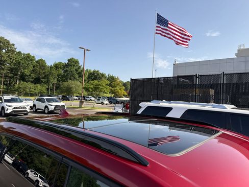 Used 2022 Chevrolet Blazer RS w/ Enhanced Convenience Package FWD image 3