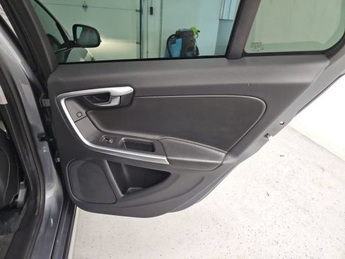 Used 2017 Volvo V60 T5 Cross Country w/ Convenience Package AWD/4WD image 32
