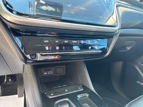 Used 2023 Chevrolet Bolt EUV Premier w/ Sun & Sound Package FWD image 36