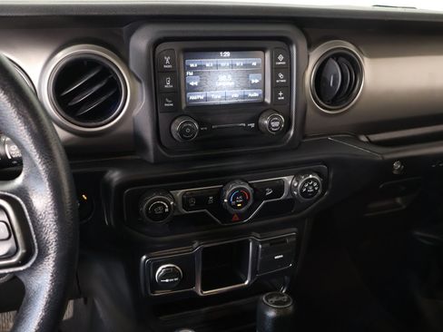 Used 2018 Jeep Wrangler Unlimited Sport AWD/4WD image 5