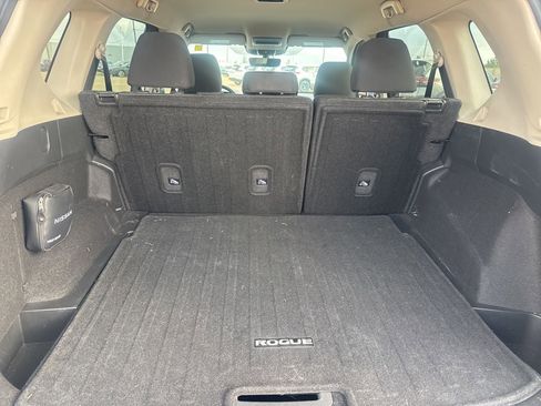 Used 2024 Nissan Rogue SV image 31