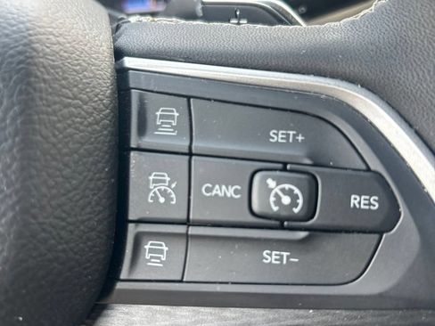 Used 2023 Jeep Grand Cherokee L Laredo AWD/4WD image 19