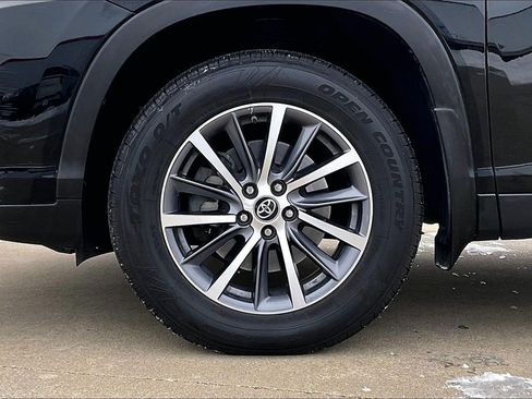 Used 2019 Toyota Highlander XLE image 9