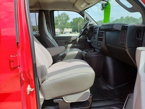 Used 2017 Chevrolet Express 3500 LT w/ LT Preferred Equipment Group RWD image 16