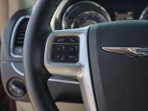 Used 2013 Chrysler Town & Country Touring FWD image 18