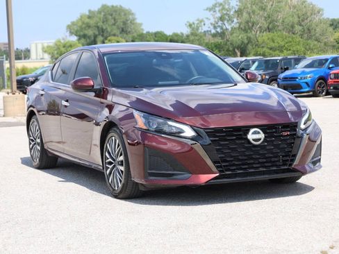 Used 2023 Nissan Altima 2.5 SV FWD image 4