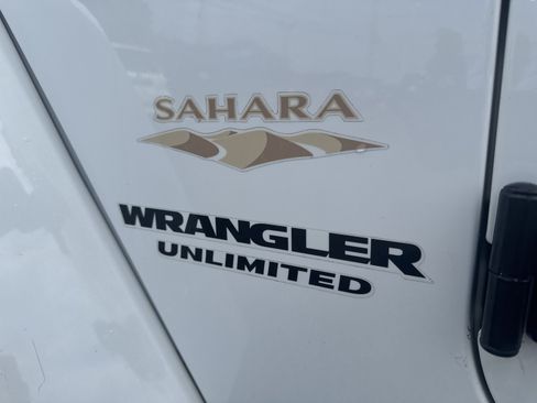 Used 2015 Jeep Wrangler Unlimited Sahara w/ Dual Top Group AWD/4WD image 9