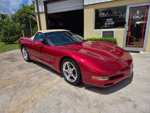 Used 2004 Chevrolet Corvette Convertible w/ Preferred Equipment Group RWD image 2