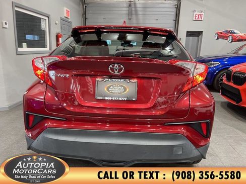 Used 2019 Toyota C-HR LE FWD image 33
