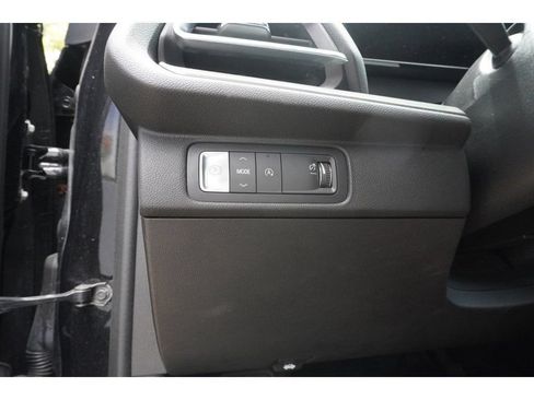 Used 2024 Chevrolet Traverse LT FWD image 13