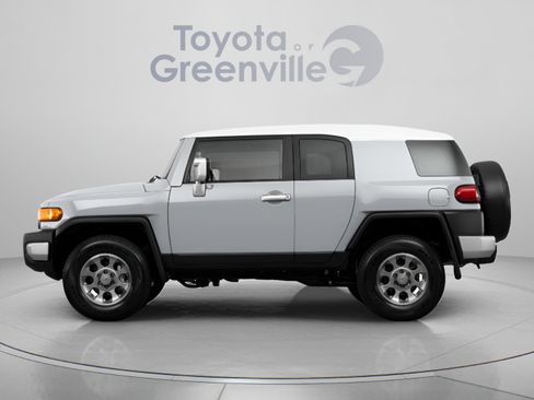 Used 2013 Toyota FJ Cruiser 4WD w/ Upgrade Pkg image 2