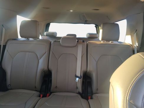 Used 2024 Ford Expedition Limited image 13