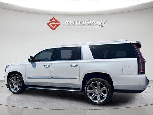Used 2020 Cadillac Escalade ESV Premium Luxury AWD/4WD image 4