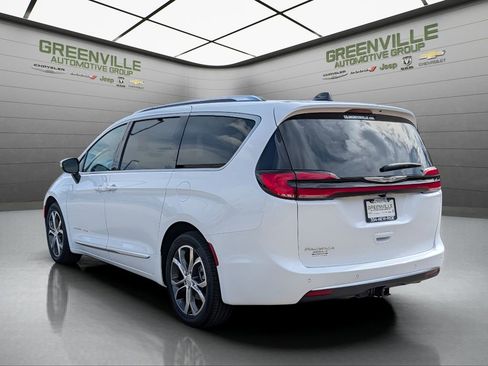 New 2026 Chrysler Pacifica Pinnacle image 5