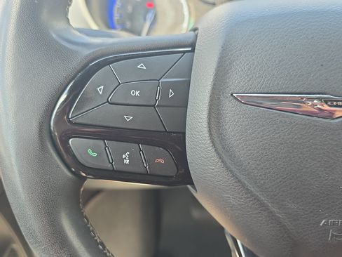 Used 2023 Chrysler Pacifica Touring-L w/ S Appearance Package FWD image 14