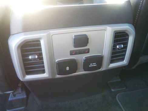 Used 2018 Ford F150 Lariat w/ Equipment Group 502A Luxury AWD/4WD image 17