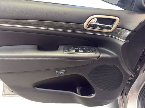 Used 2014 Jeep Grand Cherokee Overland AWD/4WD image 15