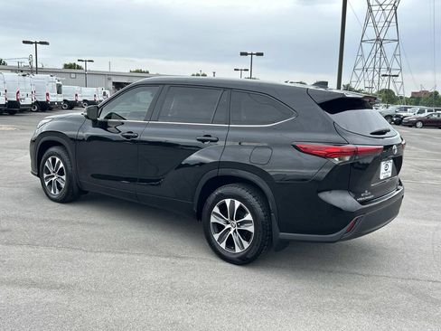Used 2023 Toyota Highlander XLE FWD image 6