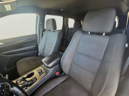Used 2020 Jeep Grand Cherokee Laredo AWD/4WD image 5