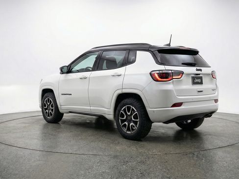Used 2025 Jeep Compass Trailhawk AWD/4WD image 6
