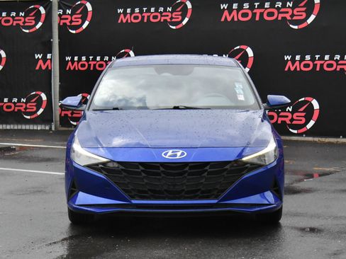 Used 2023 Hyundai Elantra SE image 2