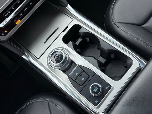 Used 2022 Ford Explorer XLT w/ Equipment Group 202A image 24