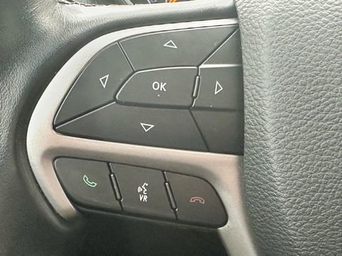 Used 2020 Jeep Grand Cherokee Altitude image 14