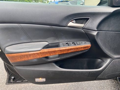 Used 2011 Honda Accord EX-L image 10