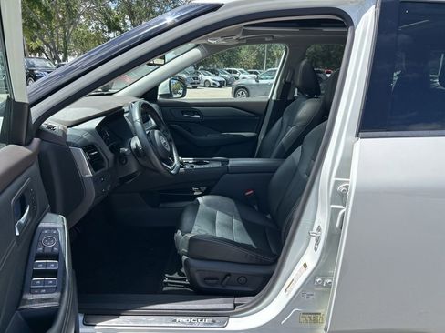 Used 2022 Nissan Rogue SL FWD image 16