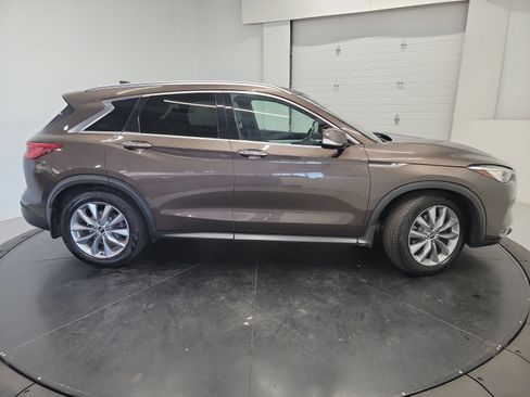 Used 2019 INFINITI QX50 Essential w/ Premium Heat Package AWD/4WD image 11