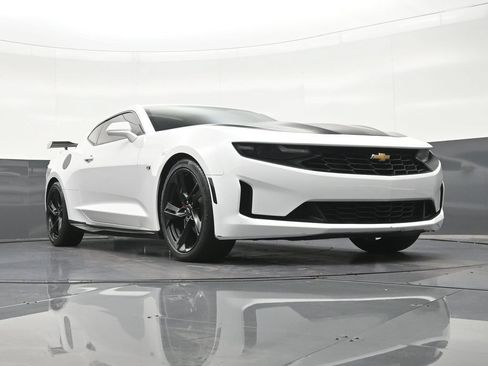 Used 2021 Chevrolet Camaro LT RWD image 30