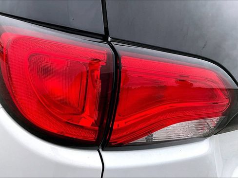 Used 2023 Chrysler Voyager LX FWD image 28