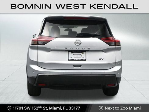 Used 2024 Nissan Rogue SV image 4