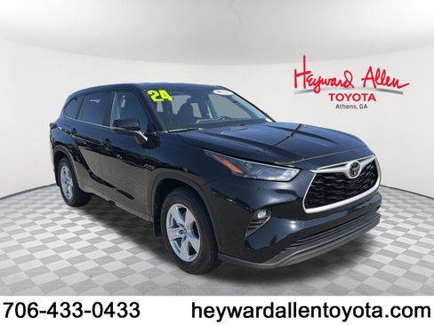 Certified 2024 Toyota Highlander LE AWD/4WD image 1