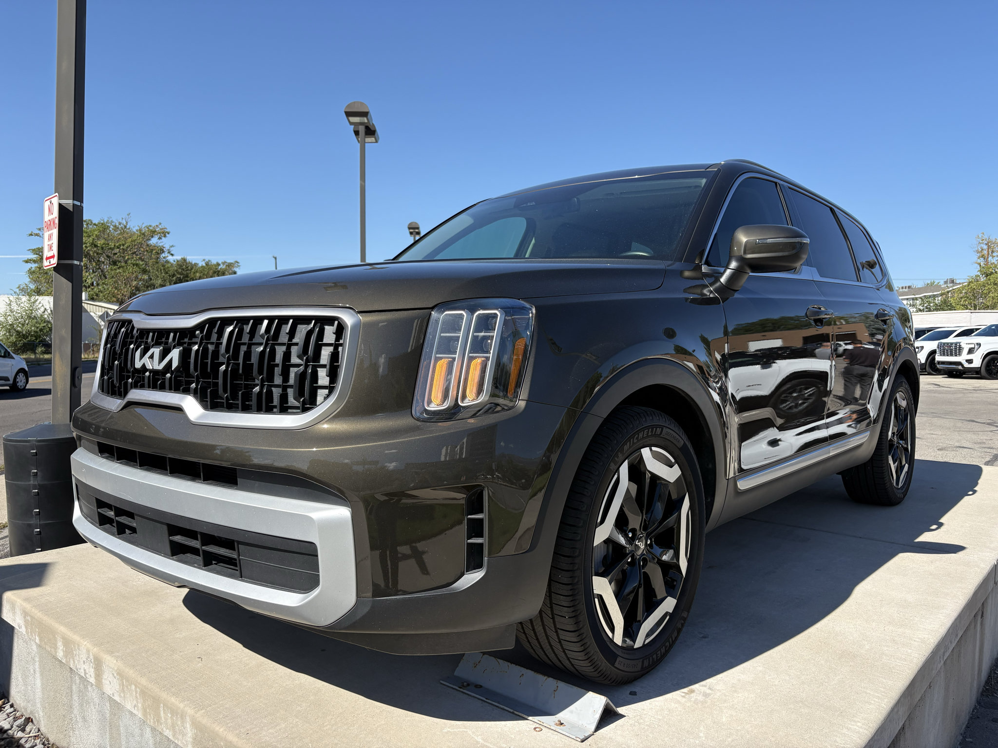 Used 2024 Kia Telluride EX AWD/4WD image 13
