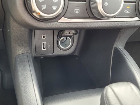 Used 2025 Nissan Versa S w/ Trunk Package FWD image 22