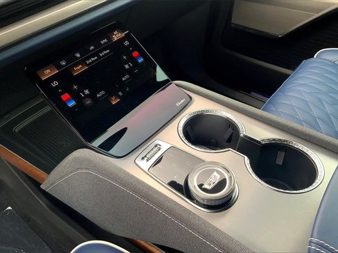 New 2026 Cadillac Vistiq Premium Luxury image 10