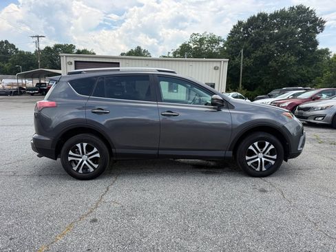 Used 2018 Toyota RAV4 LE FWD image 8