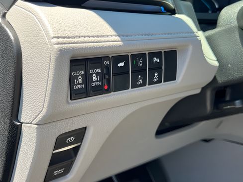 Used 2018 Honda Odyssey Elite image 36