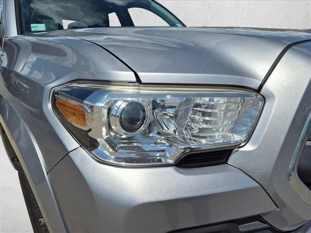 Used 2021 Toyota Tacoma SR5 AWD/4WD image 9
