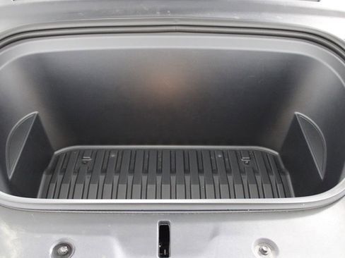 Used 2022 Tesla Model Y Long Range image 36