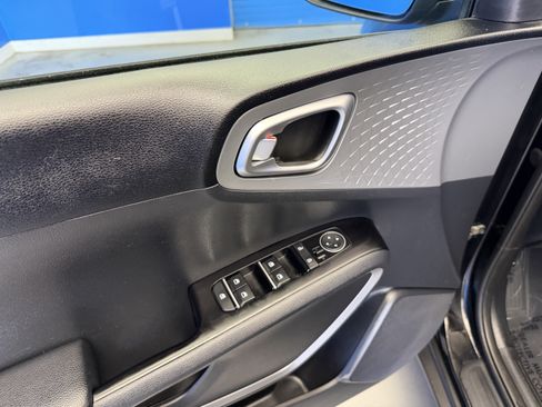 Used 2022 Kia Soul LX FWD image 10